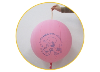 お子さまにパンチングバルーンプレゼント！